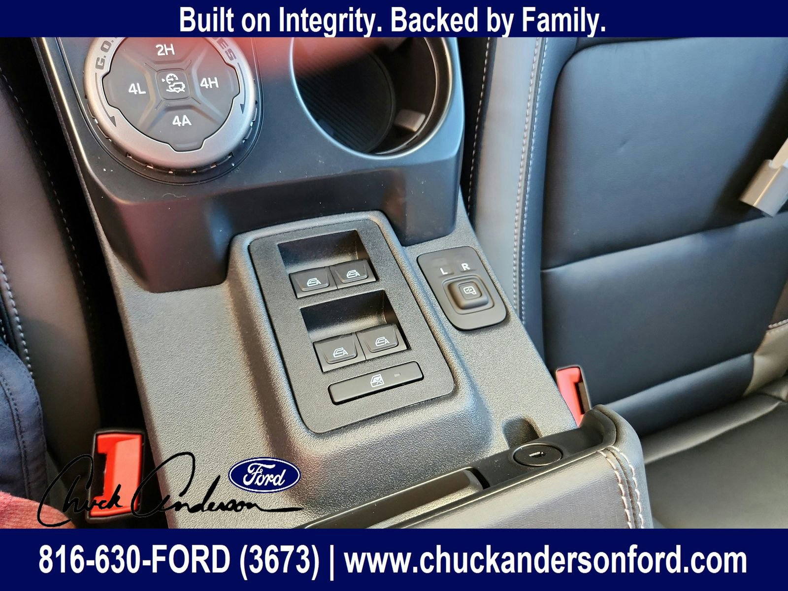 New 2025 Ford Bronco Outer Banks w/ Sasquatch Package image 21