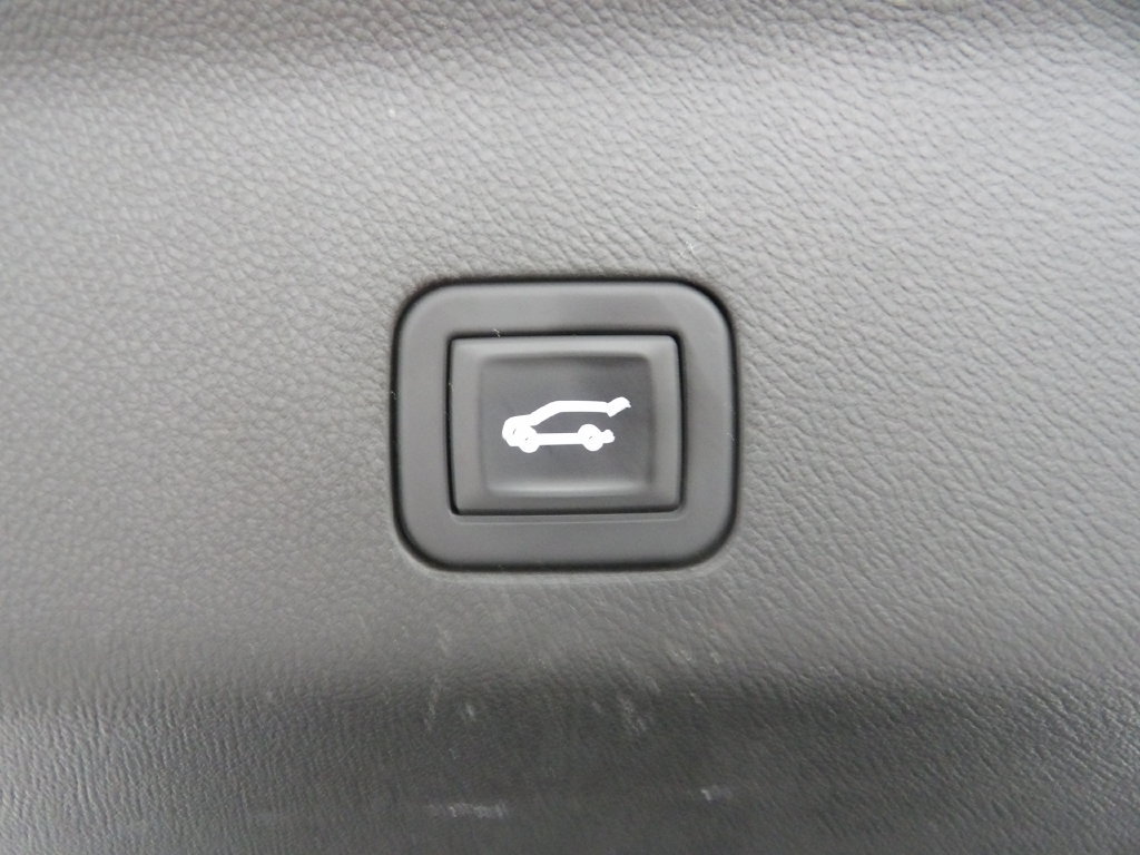 Used 2025 GMC Yukon XL AT4 AWD/4WD image 38