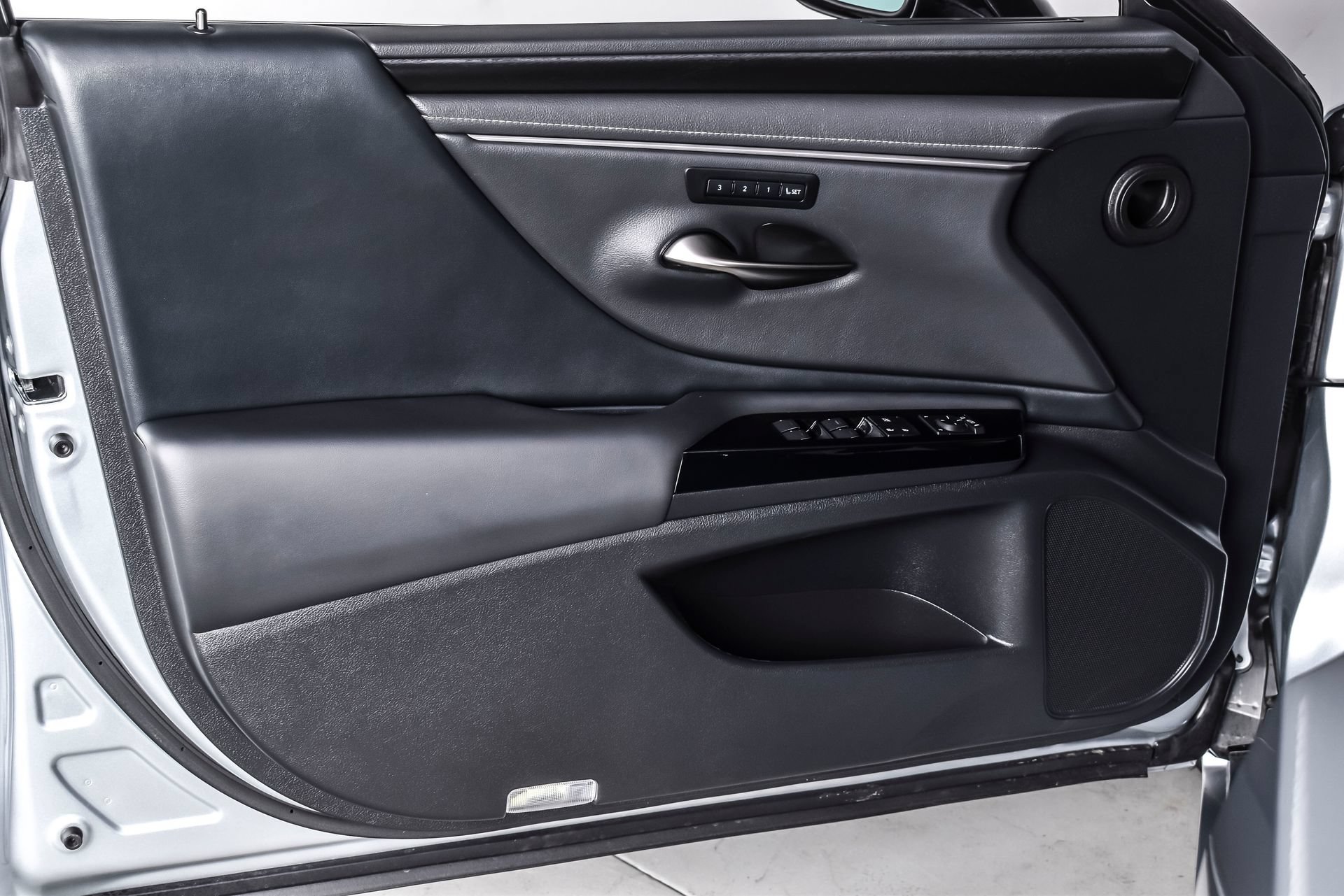 Used 2025 Lexus ES 300h w/ Premium Package FWD image 15