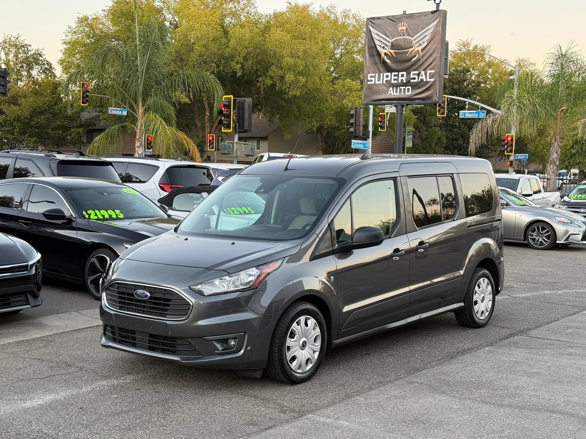 Used 2023 Ford Transit Connect XLT FWD image 2