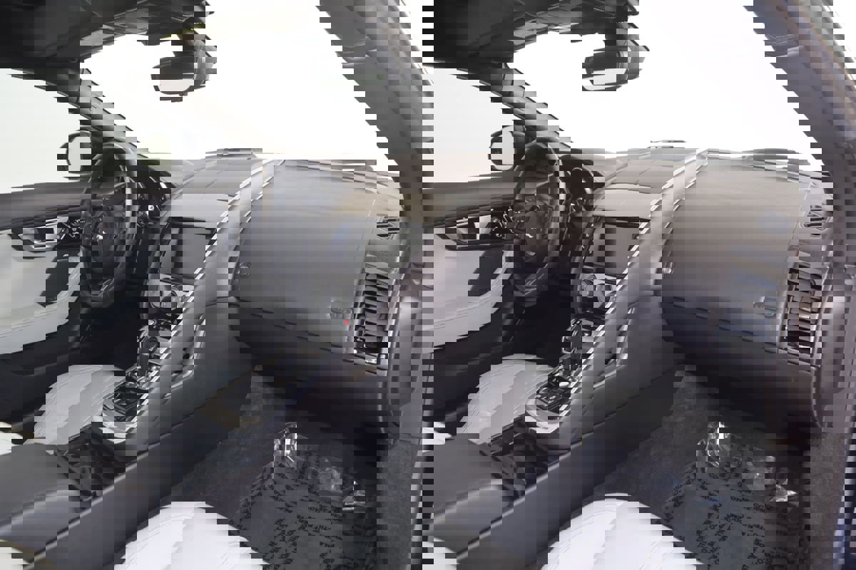 Used 2016 Jaguar F-TYPE Coupe image 49