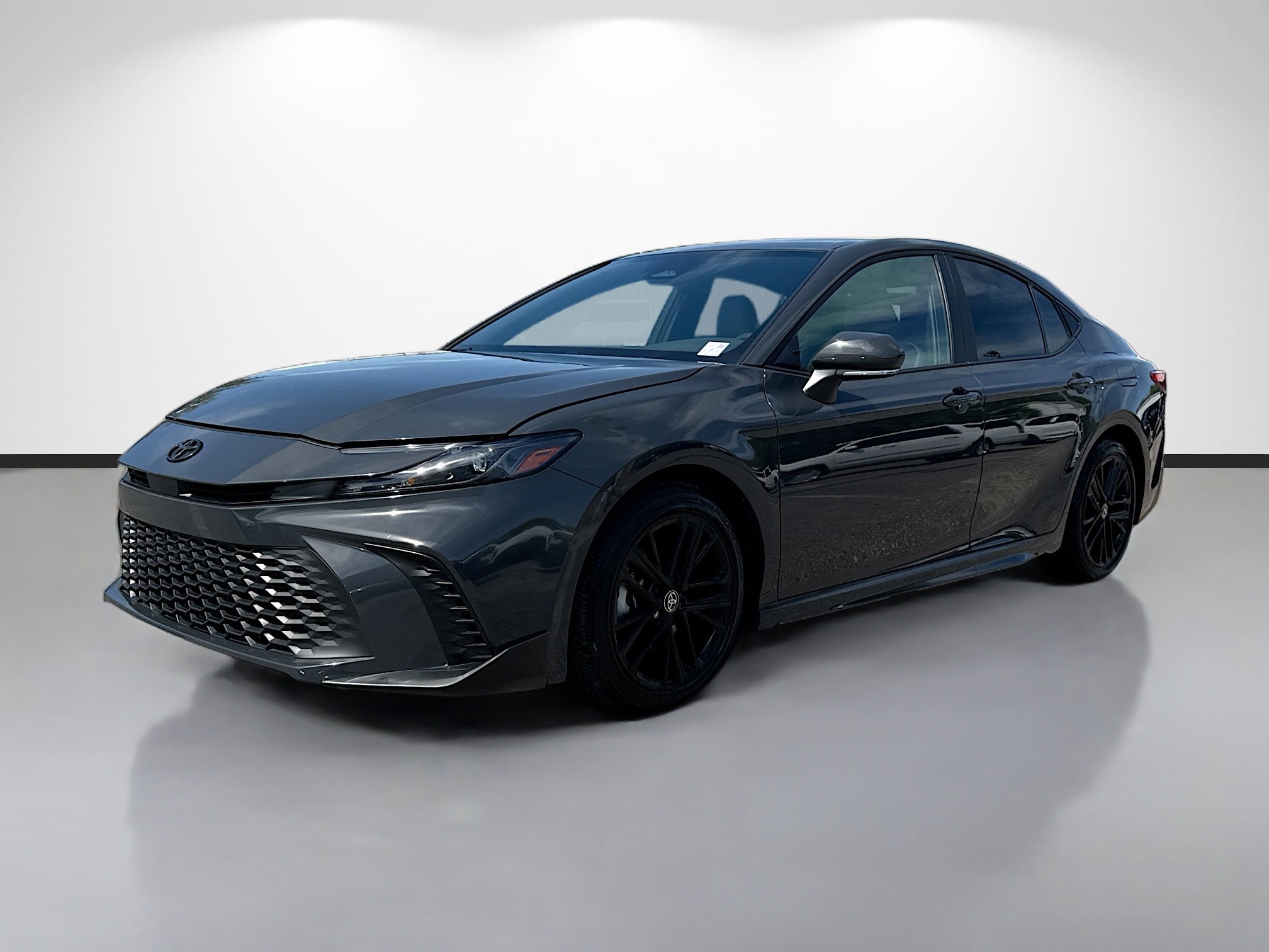 Used 2025 Toyota Camry SE image 7