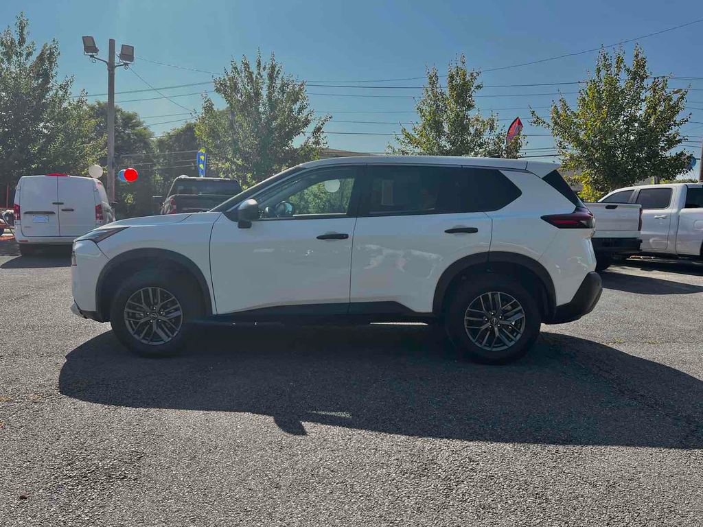 Used 2023 Nissan Rogue S image 4