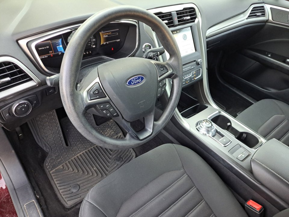 Used 2017 Ford Fusion SE w/ Fusion SE Technology Package FWD image 12