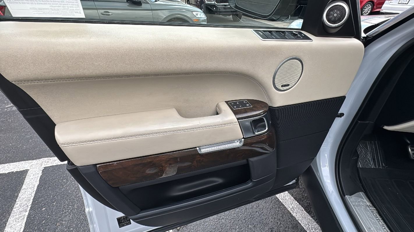 Used 2016 Land Rover Range Rover Supercharged image 12