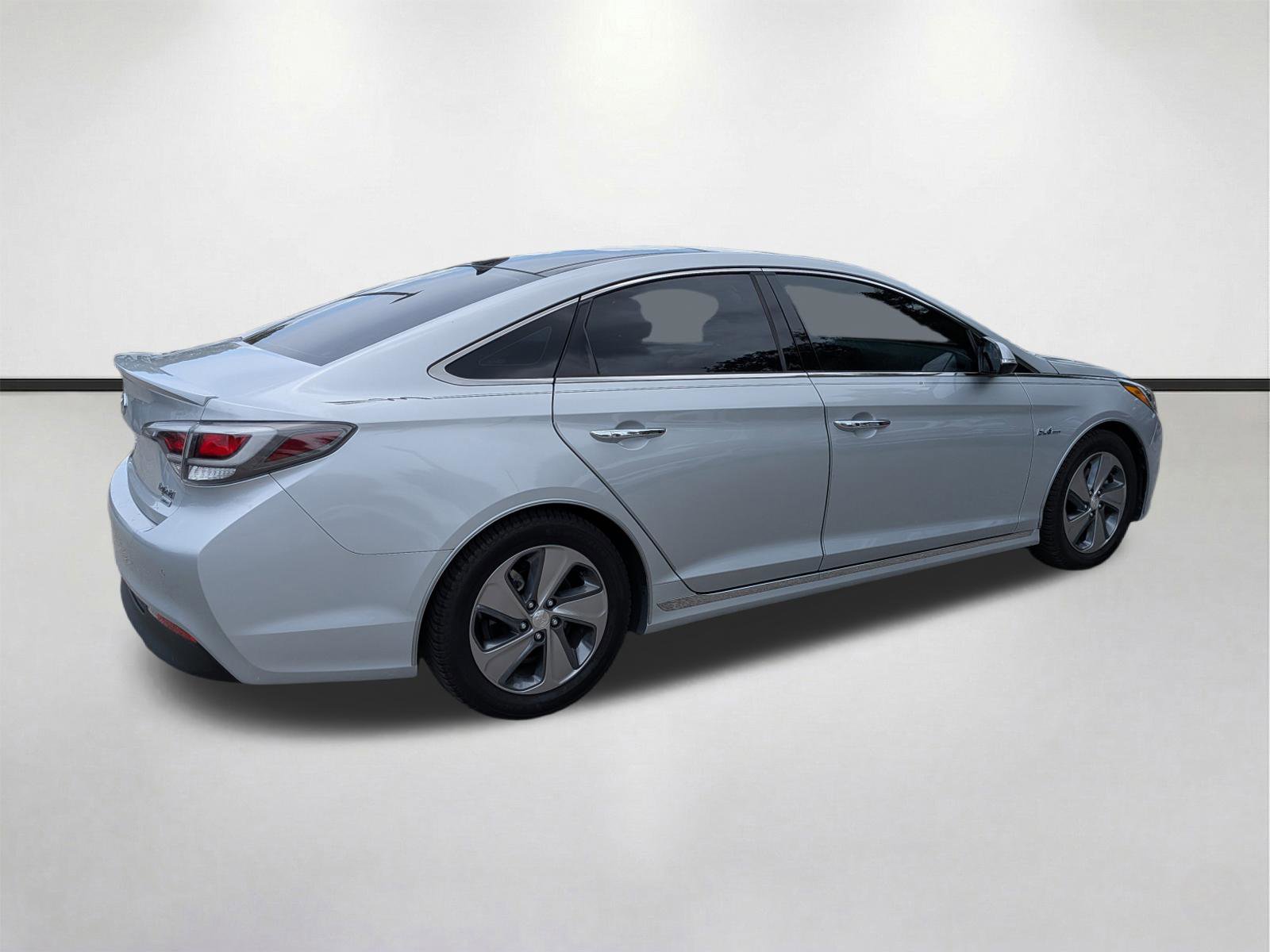 Used 2017 Hyundai Sonata Limited w/ Ultimate Package 02 FWD image 4