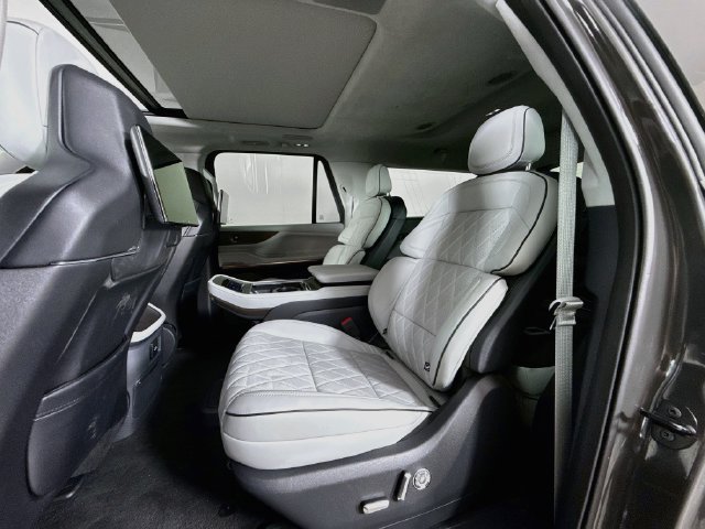 Used 2025 Lincoln Navigator L Black Label AWD/4WD image 24