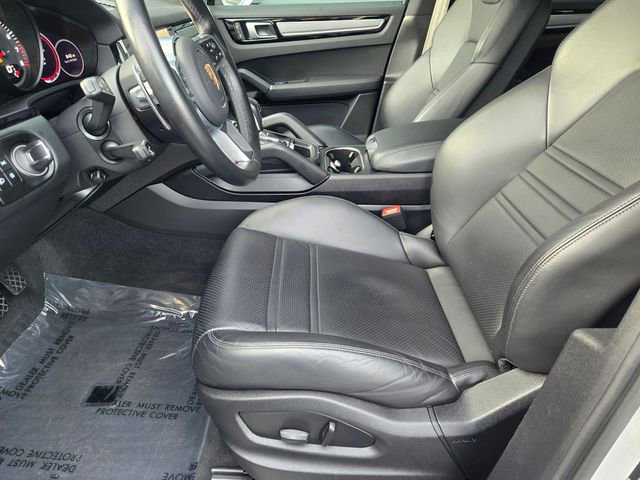Used 2022 Porsche Cayenne Platinum Edition image 25