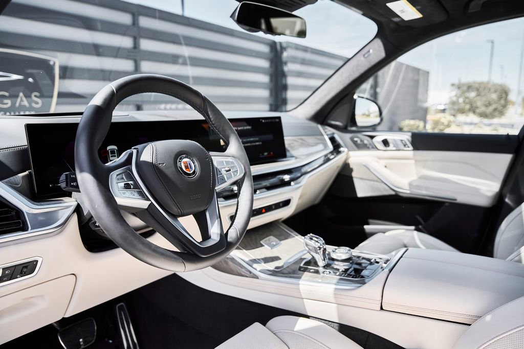 Used 2023 BMW ALPINA XB7 image 2