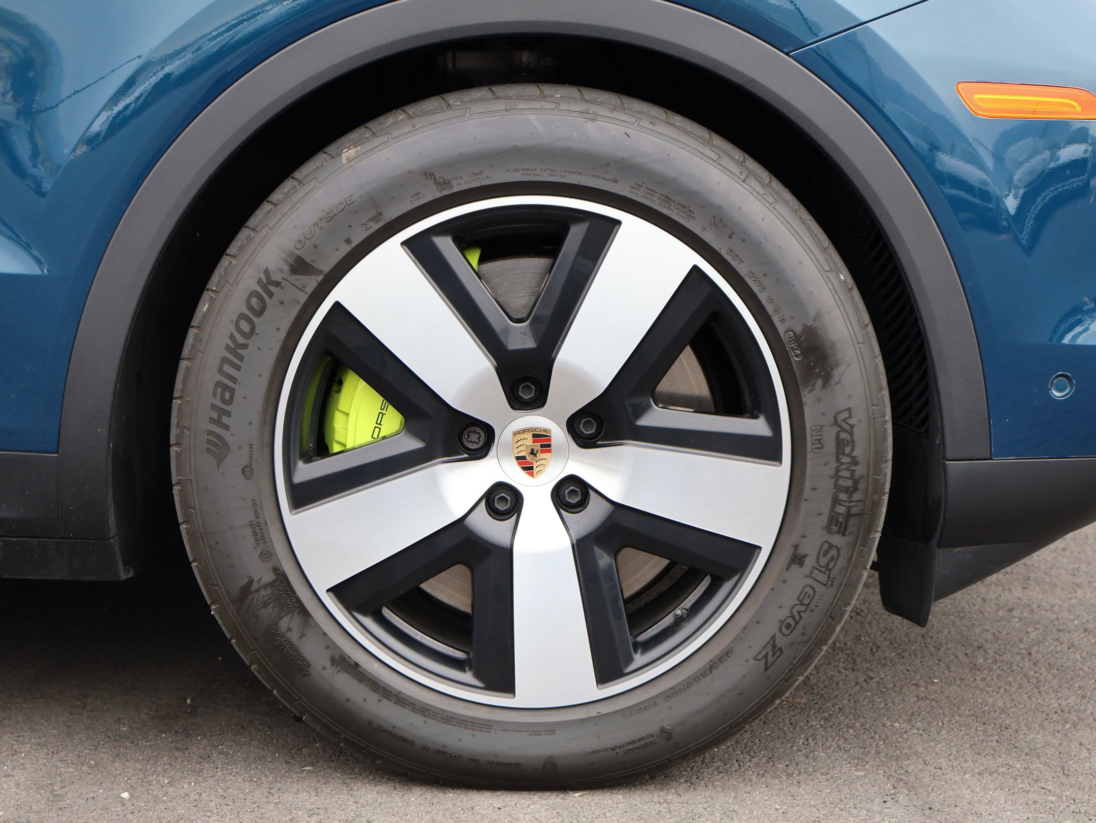 Certified 2025 Porsche Cayenne E-Hybrid image 30