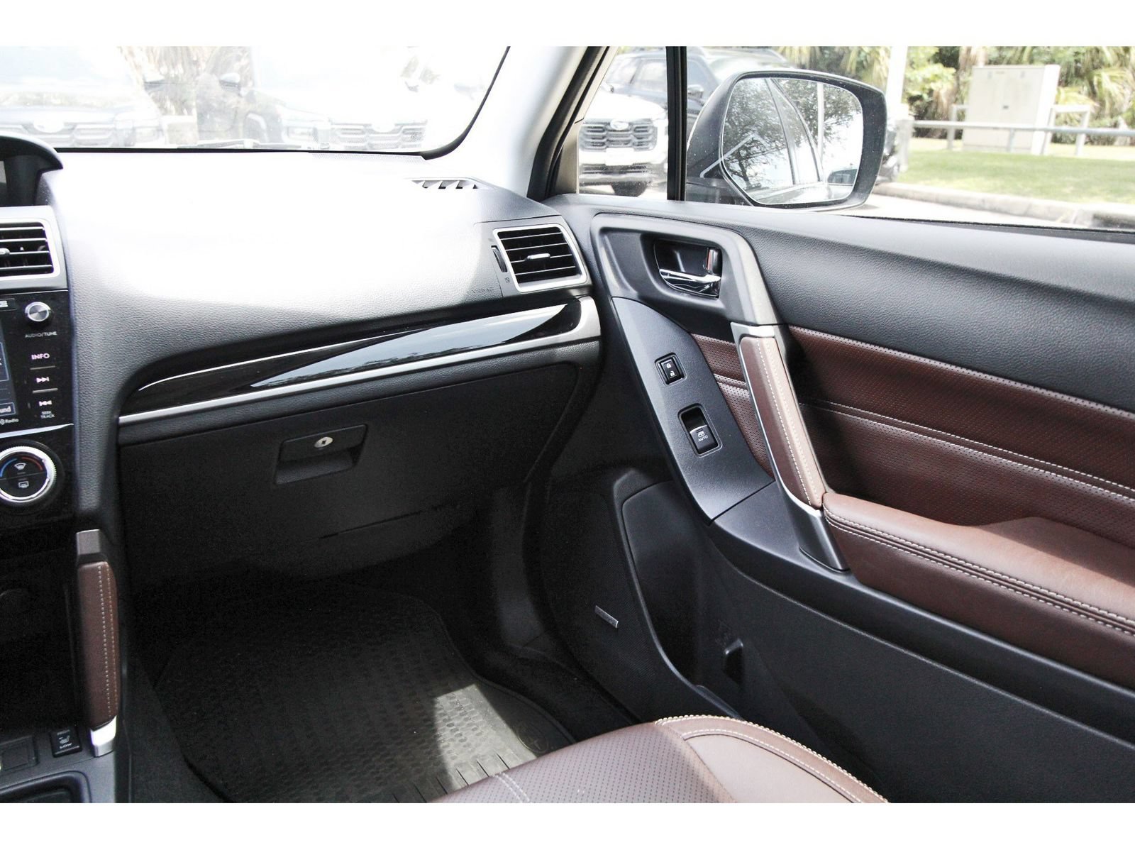 Used 2017 Subaru Forester 2.5i Touring AWD/4WD image 10