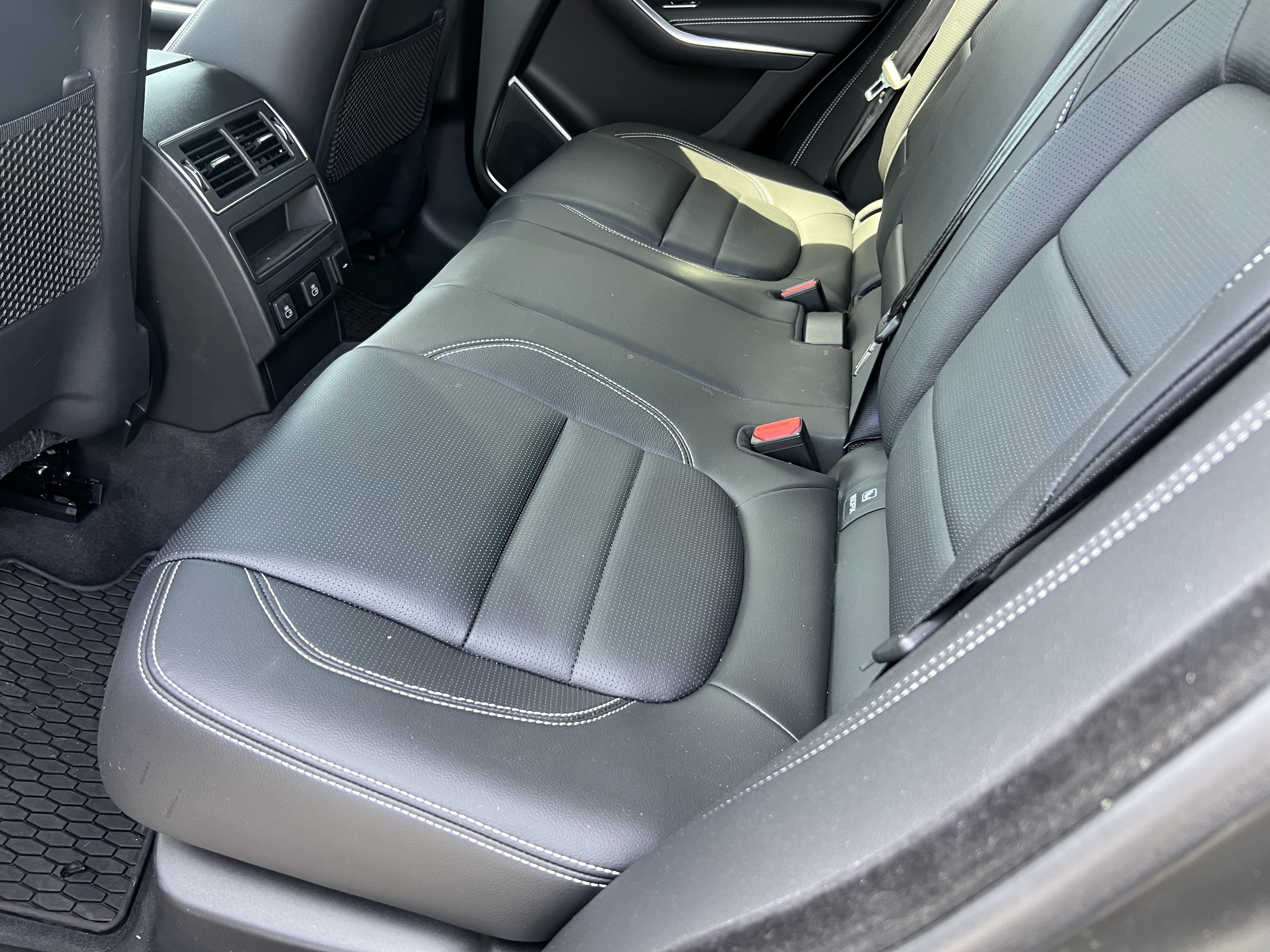 Used 2025 Jaguar F-PACE R-Dynamic S image 33