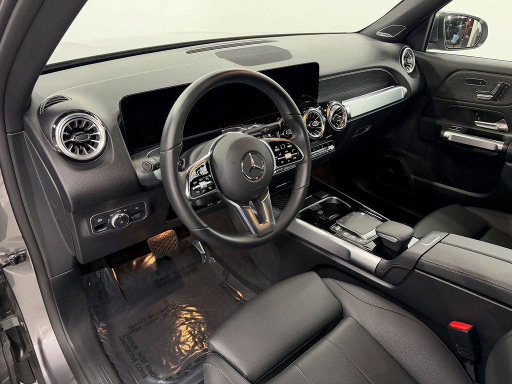 Used 2023 Mercedes-Benz EQB 300 4MATIC w/ Pinnacle Package image 9