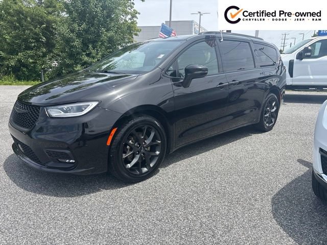 Used 2021 Chrysler Pacifica Touring w/ S Appearance Package FWD image 2