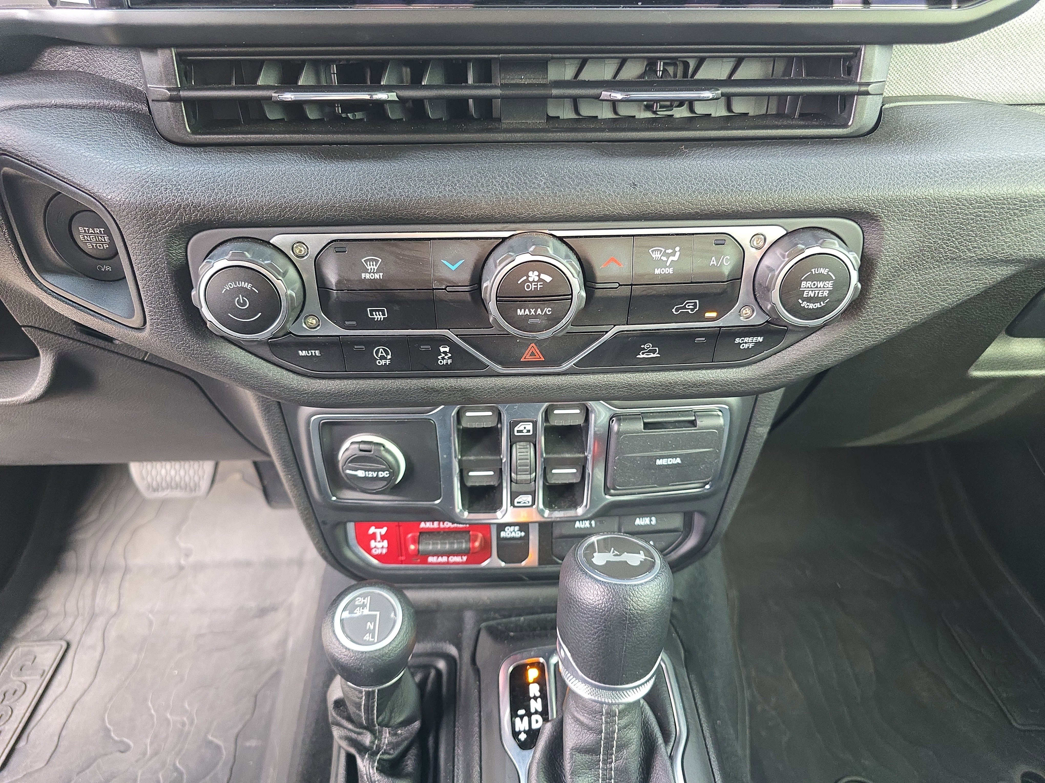 Used 2024 Jeep Wrangler Willys image 31