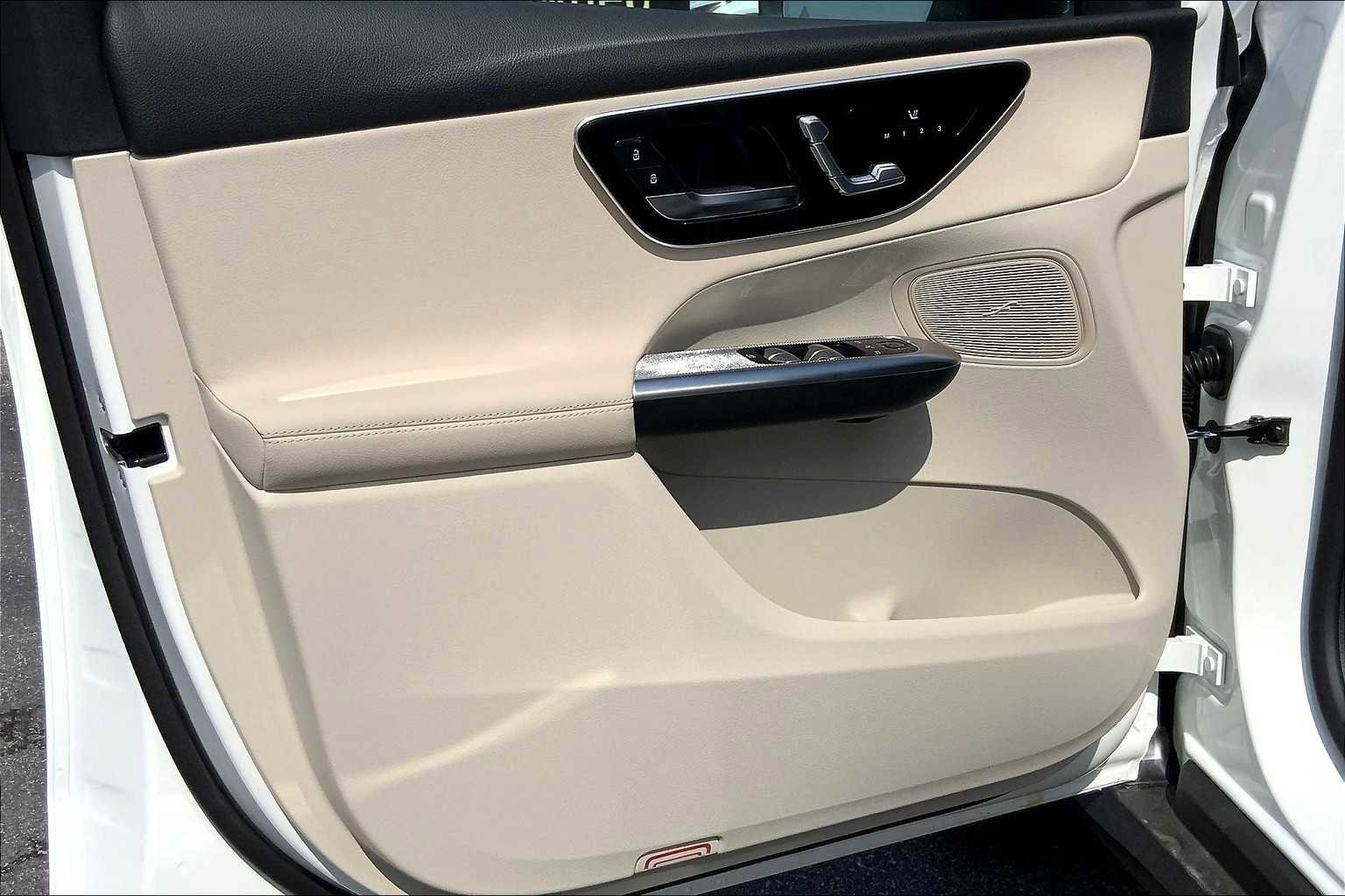 Certified 2025 Mercedes-Benz GLC 300 4MATIC image 13