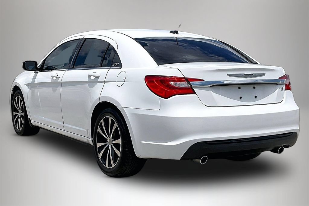 Used 2013 Chrysler 200 Touring w/ S Exterior Appearance Pkg FWD image 4