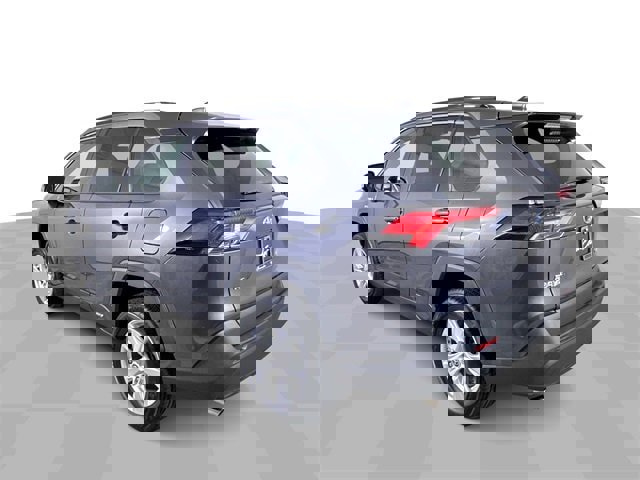 Used 2021 Toyota RAV4 LE image 6