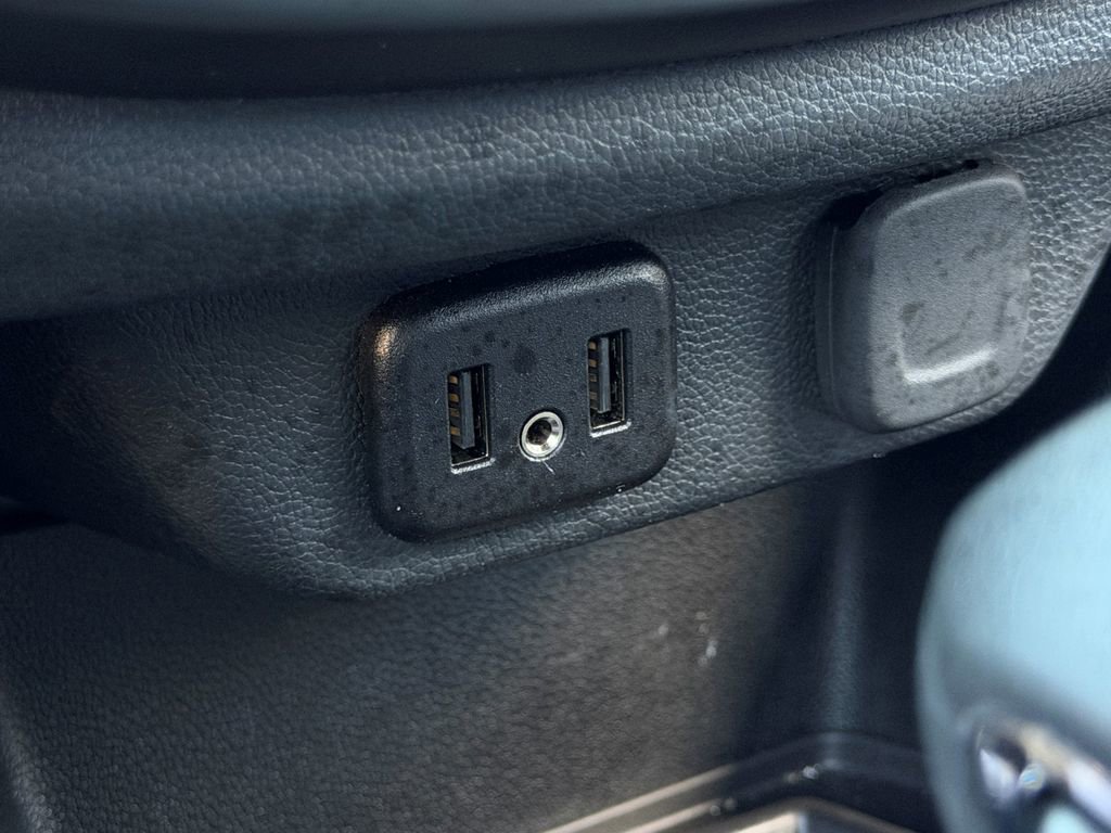 Used 2023 Chevrolet Traverse LT image 25