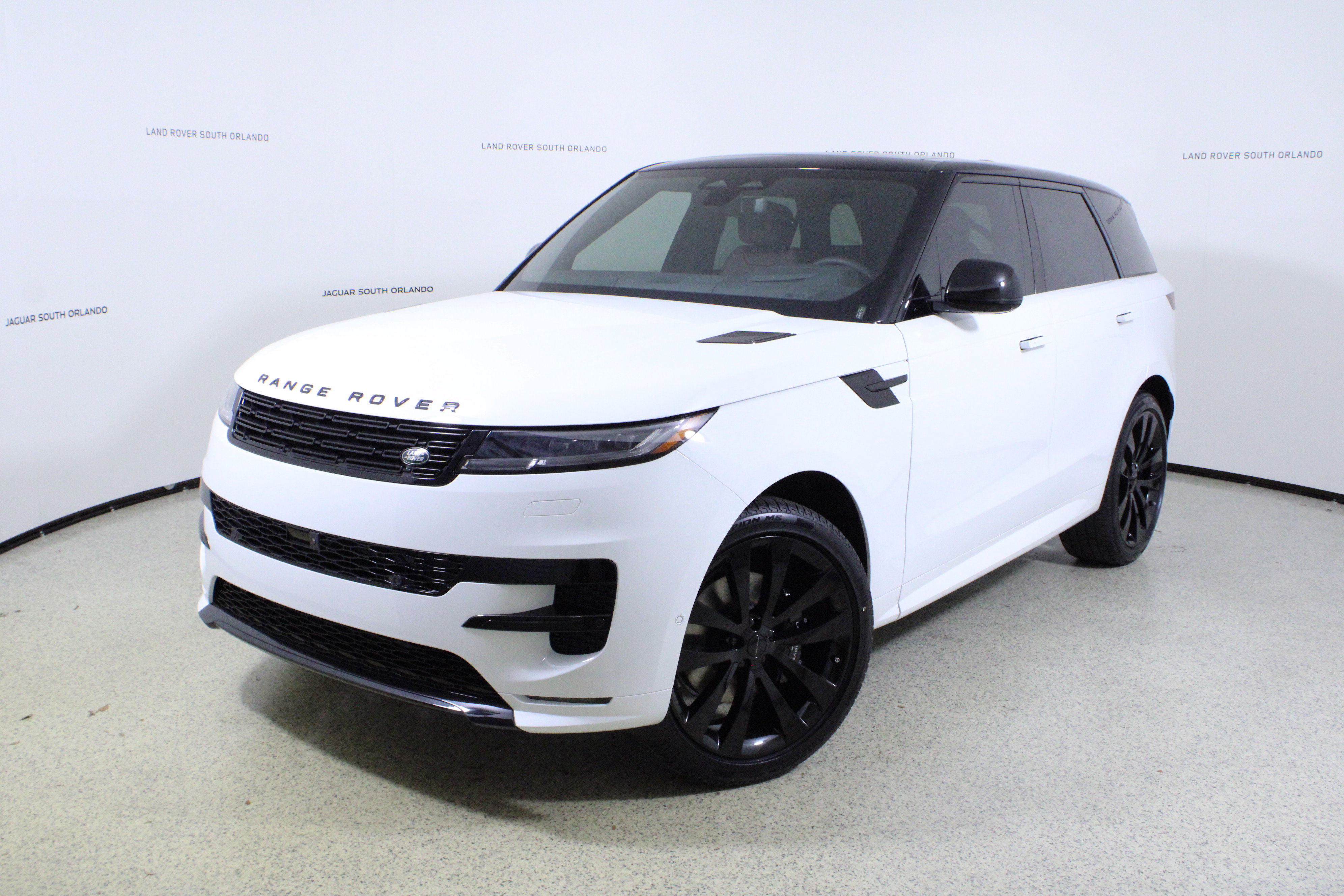 New 2026 Land Rover Range Rover Sport Dynamic SE