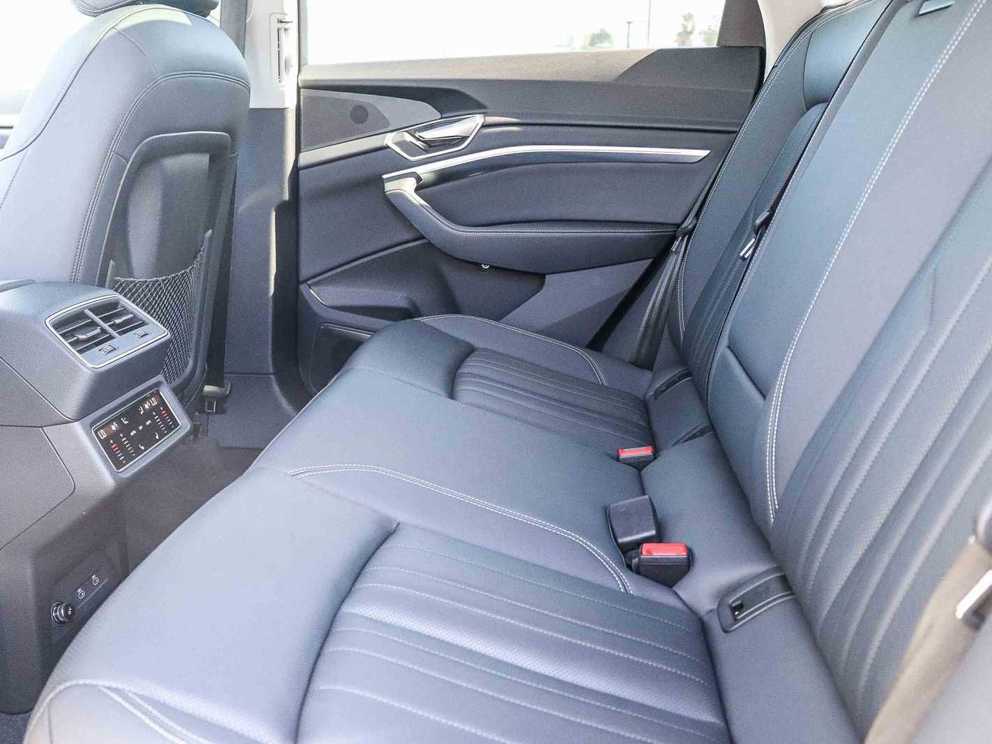 Used 2024 Audi Q8 e-tron Premium Plus AWD/4WD image 19