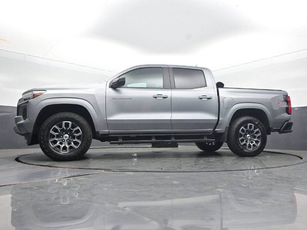Used 2025 Chevrolet Colorado Z71 w/ Technology Package AWD/4WD image 50