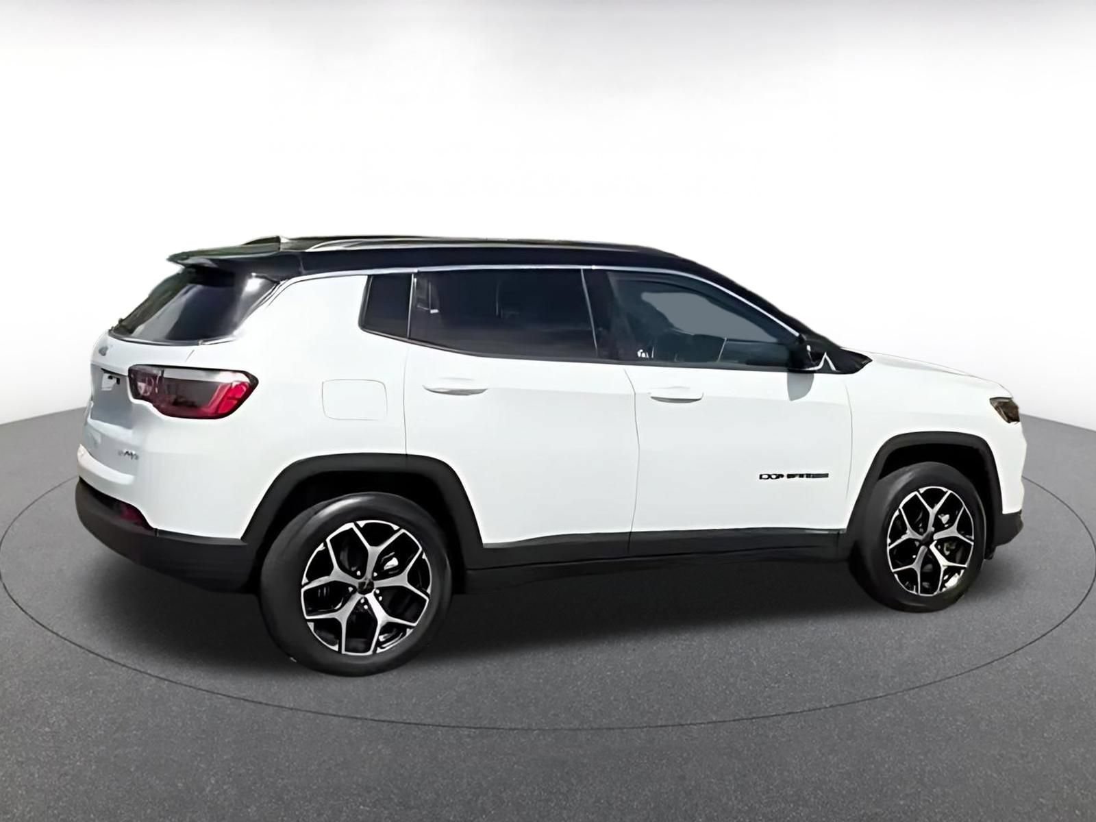 Used 2025 Jeep Compass Limited AWD/4WD image 9
