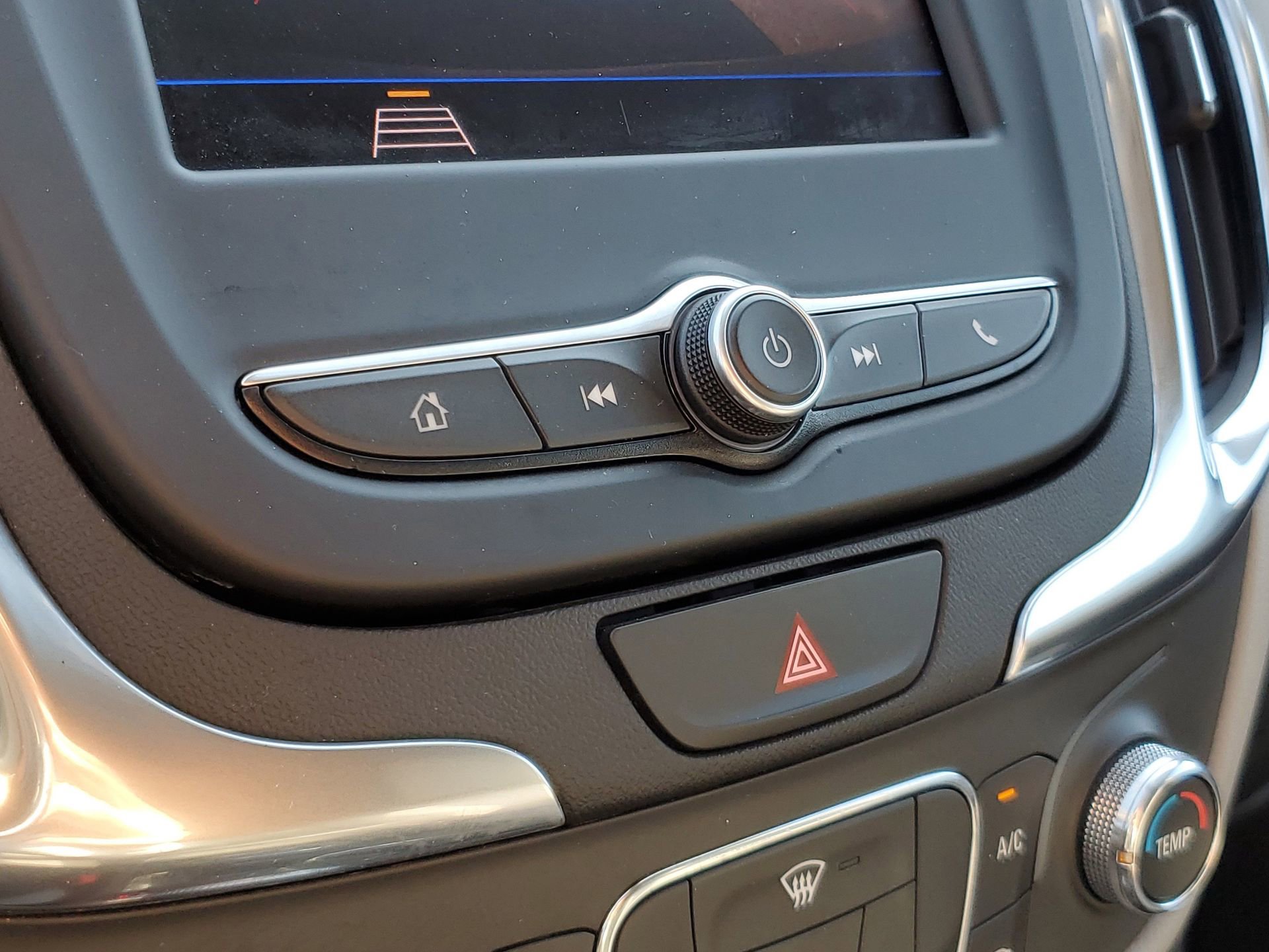 Used 2021 Chevrolet Equinox LS image 28