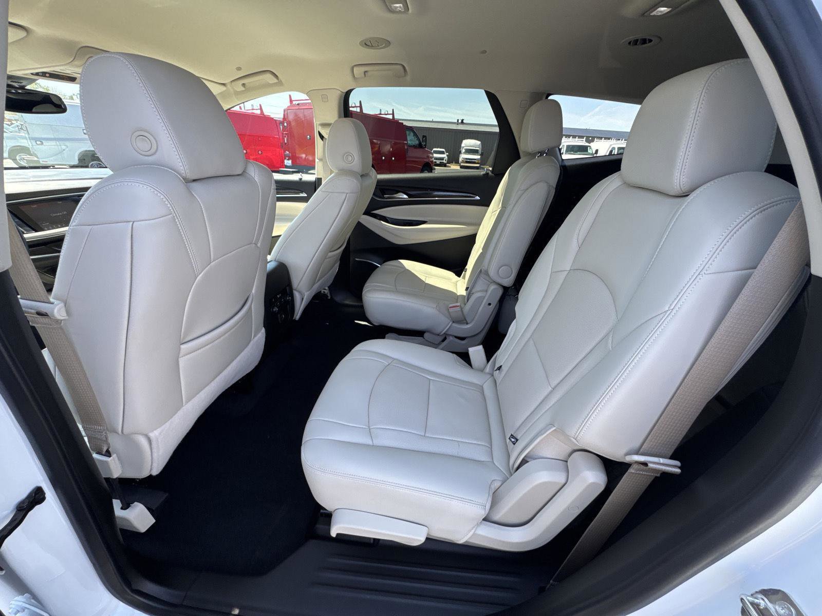 Used 2023 Buick Enclave Essence AWD/4WD image 11