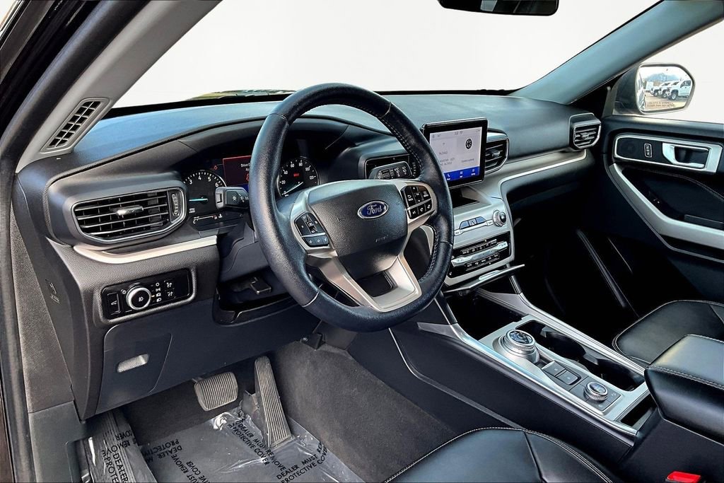 Used 2023 Ford Explorer XLT w/ Equipment Group 202A image 13