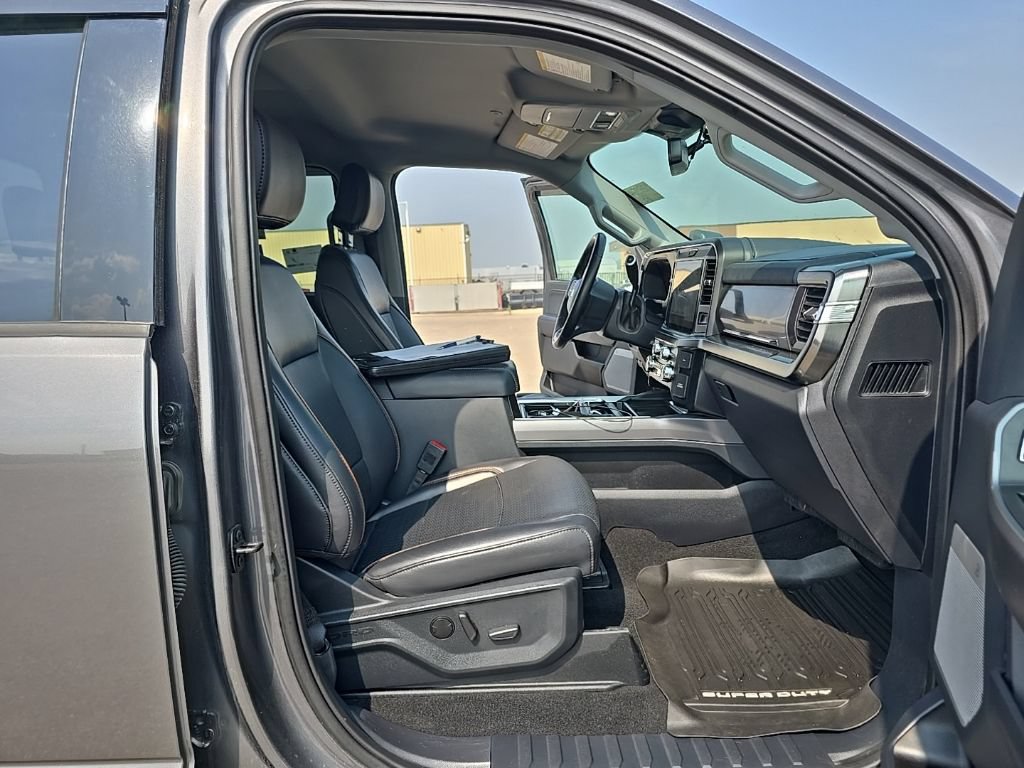 Used 2025 Ford F250 Lariat w/ Black Appearance Package AWD/4WD image 13