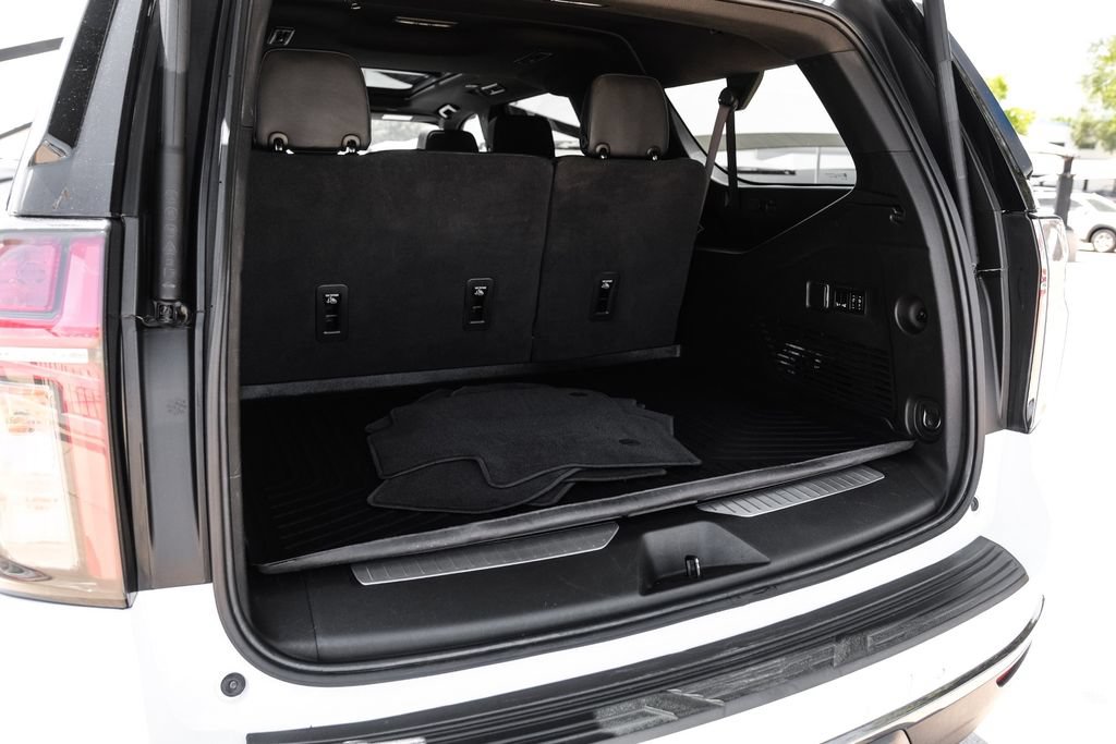 Used 2022 Chevrolet Suburban RST w/ Luxury Package RWD image 59