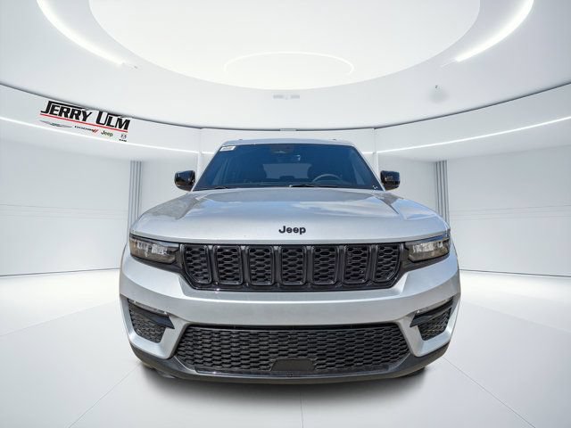 New 2025 Jeep Grand Cherokee Limited w/ Black Appearance Package RWD image 8