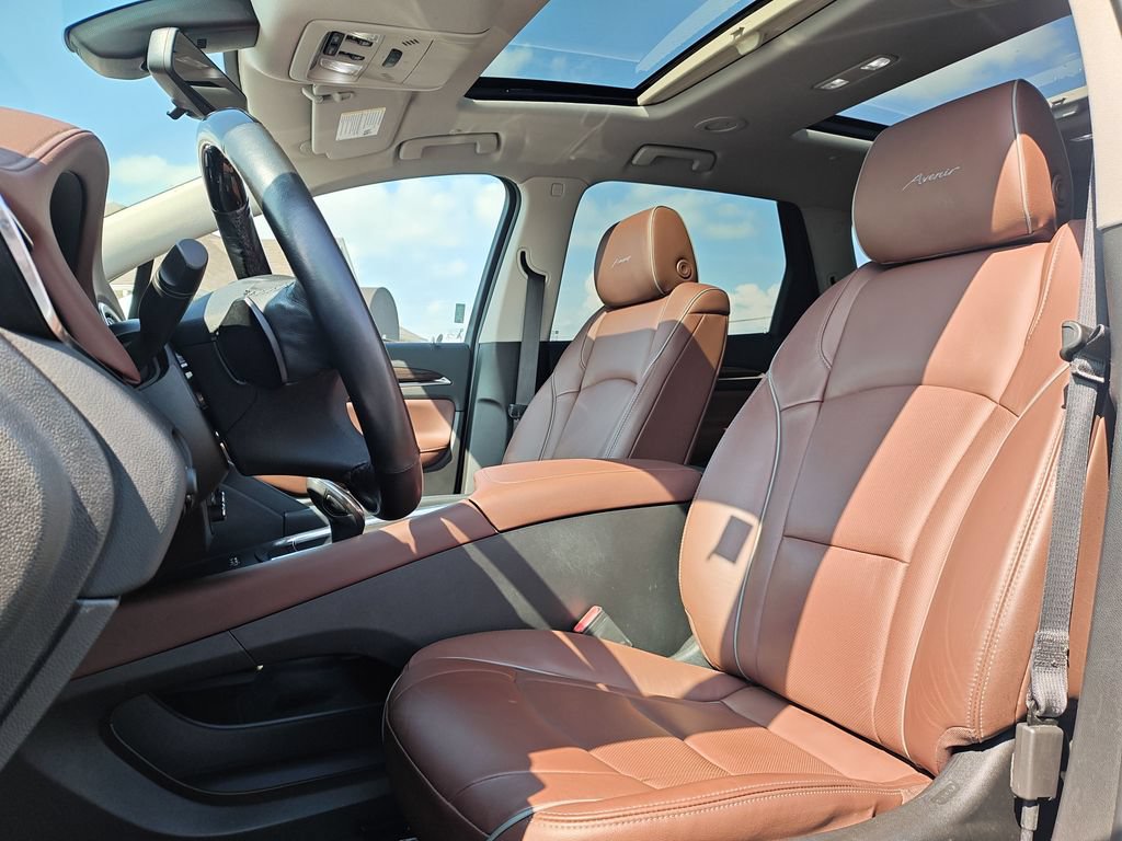 Used 2021 Buick Enclave Avenir w/ Avenir Technology Package AWD/4WD image 13