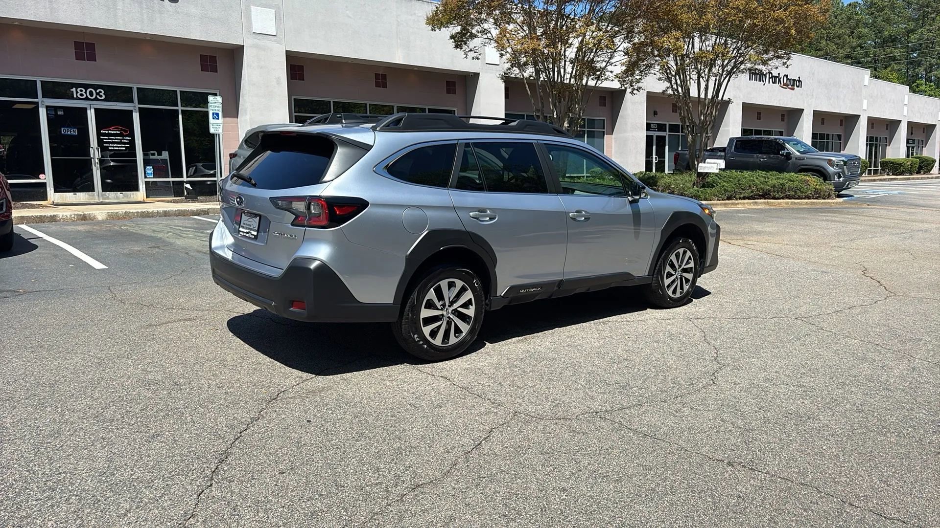 Used 2023 Subaru Outback Premium image 5