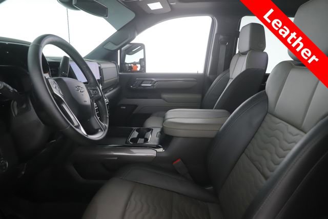 Used 2025 Chevrolet Silverado 2500 ZR2 AWD/4WD image 18