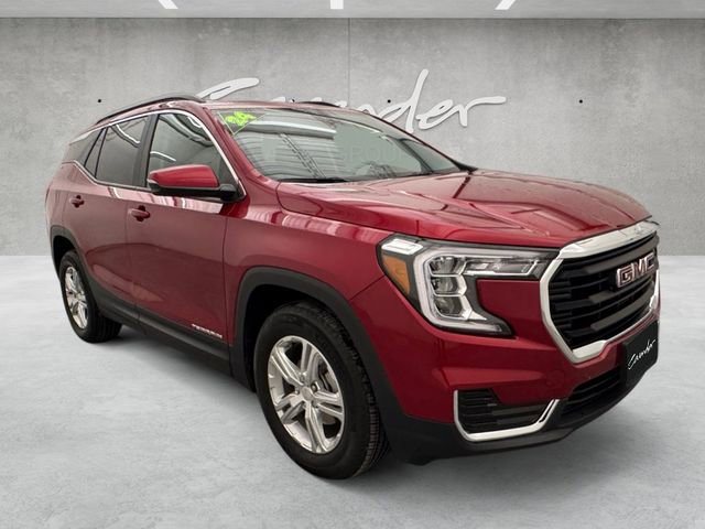 Used 2024 GMC Terrain SLE w/ Driver Convenience Package image 2