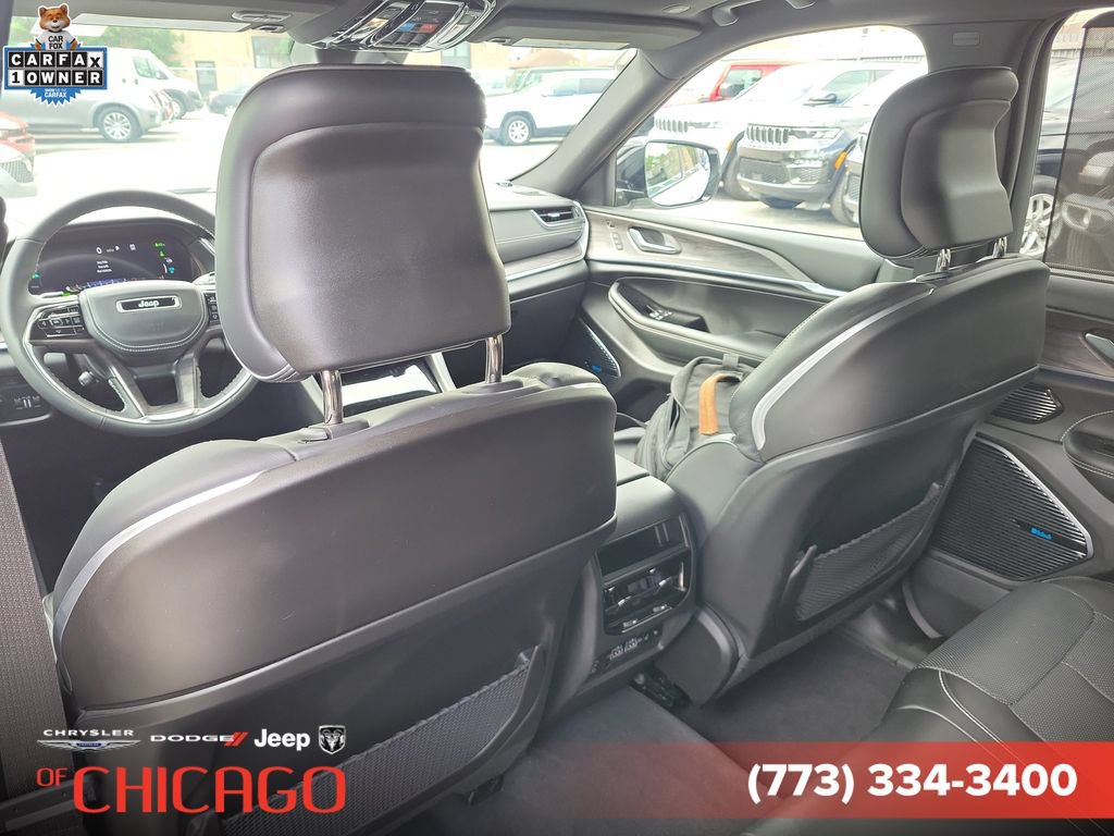 Used 2024 Jeep Grand Cherokee Overland w/ Luxury Tech Group IV AWD/4WD image 12
