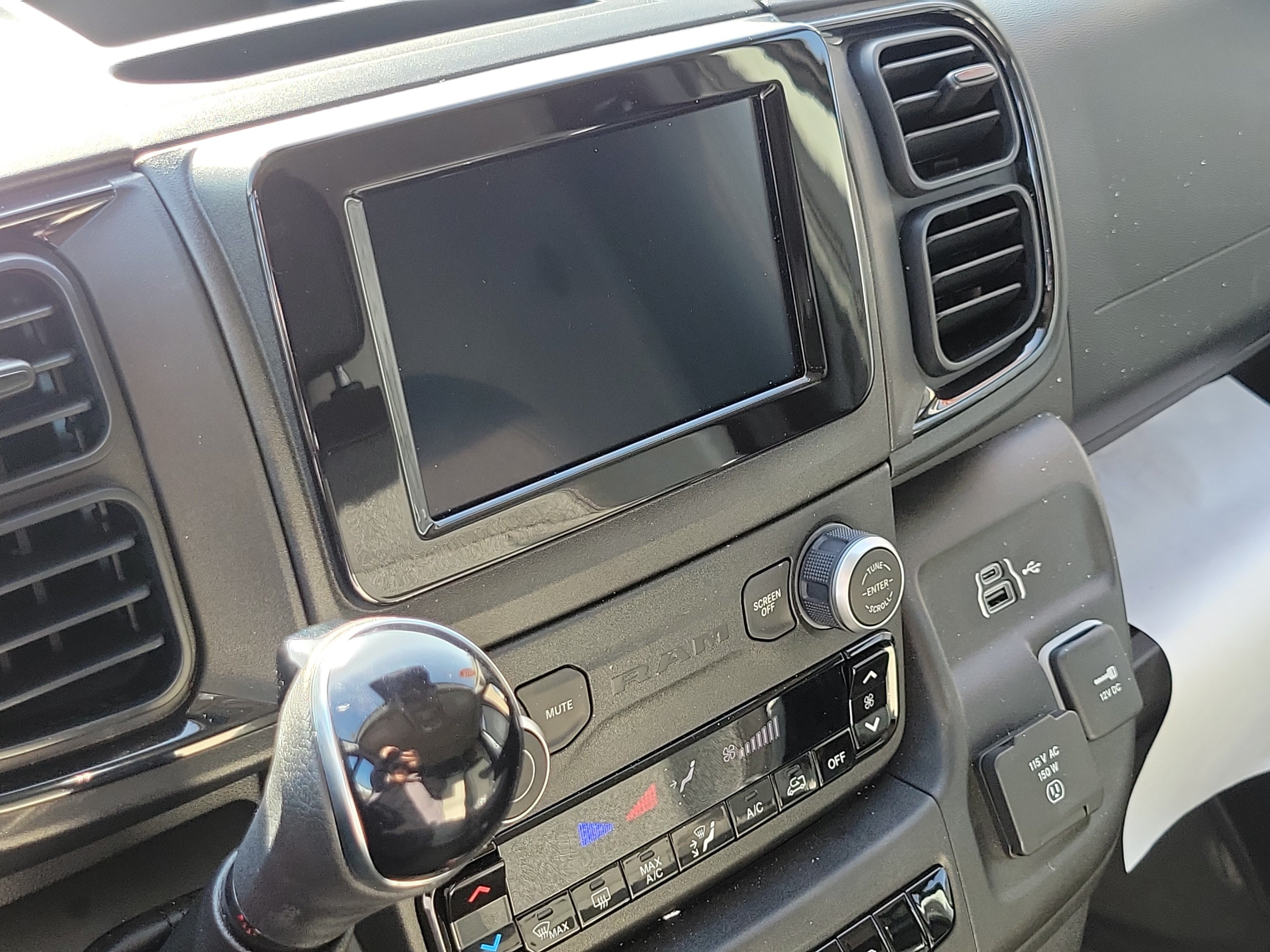 Used 2025 RAM ProMaster 2500 w/ Convenience Group FWD image 14