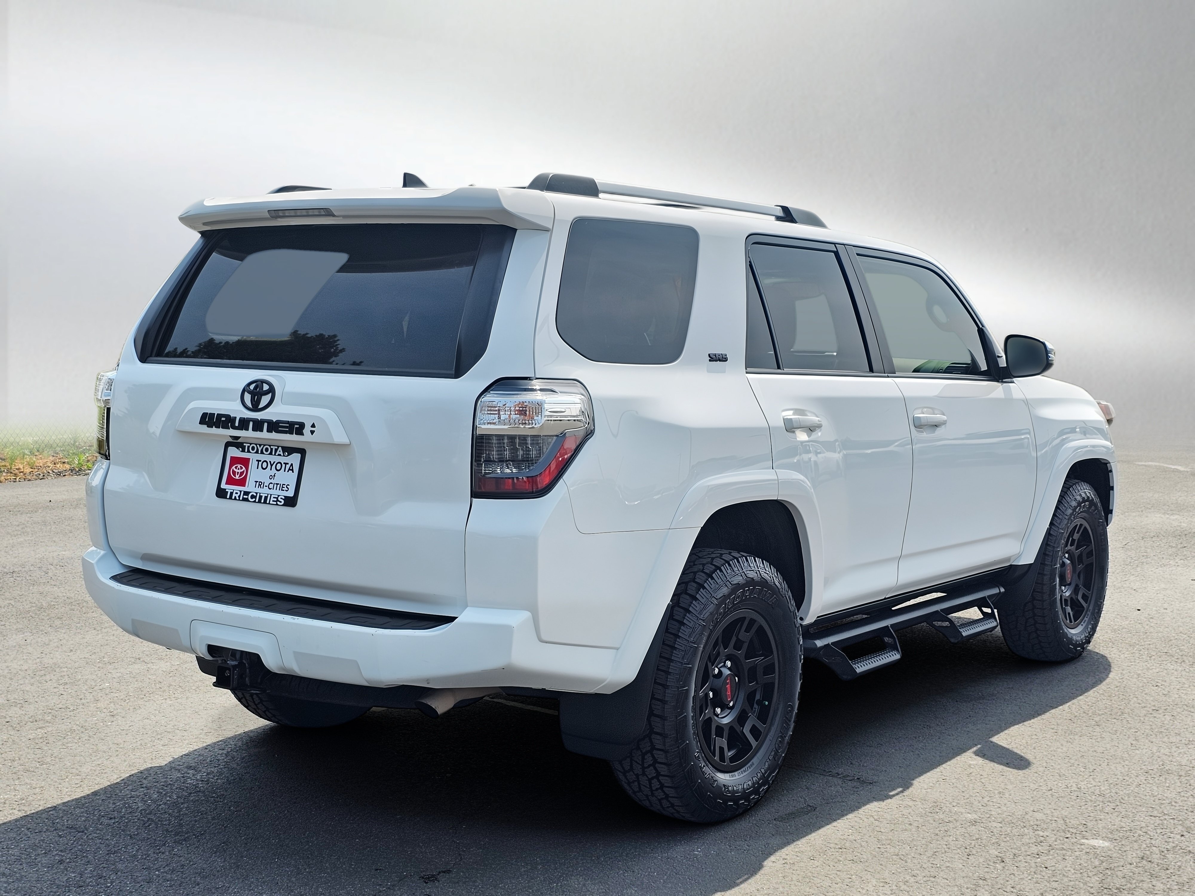 Used 2023 Toyota 4Runner SR5 Premium w/ Moonroof Package AWD/4WD image 5