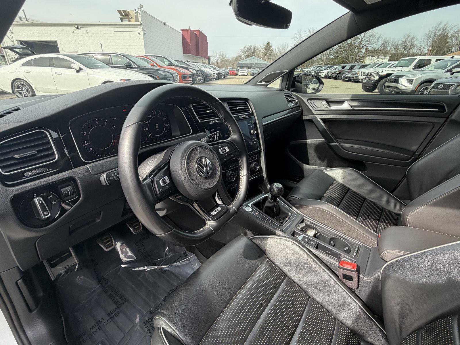 Used 2018 Volkswagen Golf R 4-Door image 14