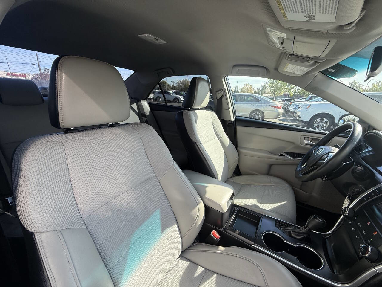 Used 2017 Toyota Camry SE image 16