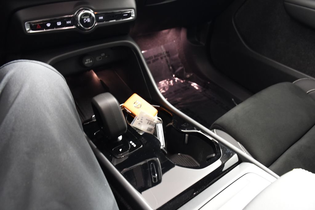Used 2024 Volvo C40 P8 Recharge Ultimate w/ Protection Package Premier AWD/4WD image 33