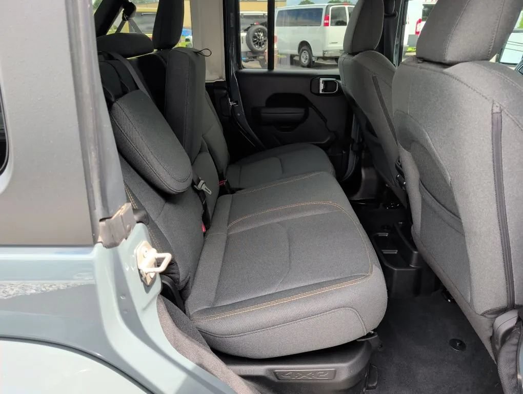 Used 2024 Jeep Wrangler Unlimited AWD/4WD image 26