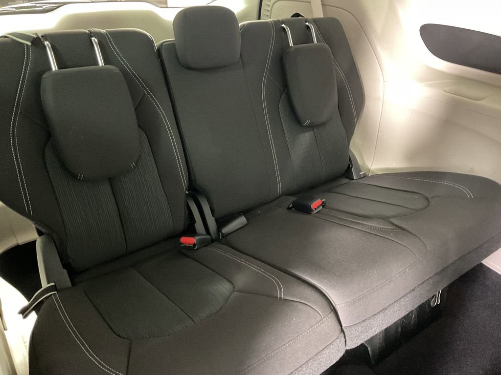Used 2022 Chrysler Voyager LX image 22