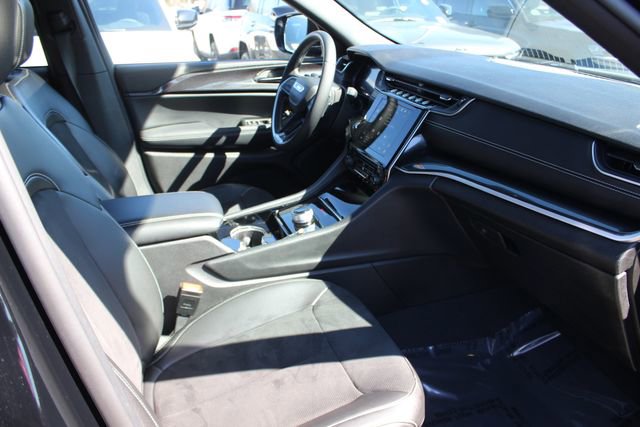 Used 2023 Jeep Grand Cherokee Altitude image 34