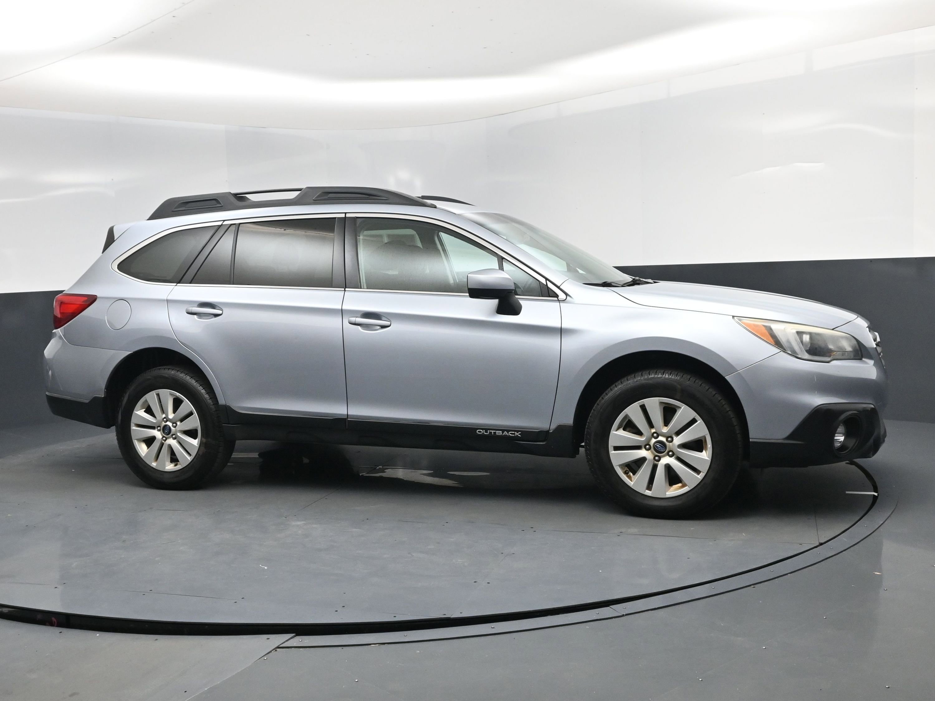 Used 2015 Subaru Outback 2.5i Premium image 2