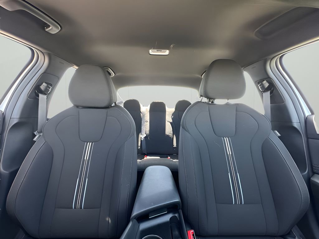 Used 2025 Hyundai Elantra Sport image 8