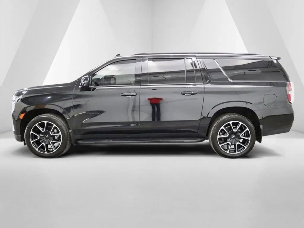 Used 2023 Chevrolet Suburban RST w/ Luxury Package AWD/4WD image 4