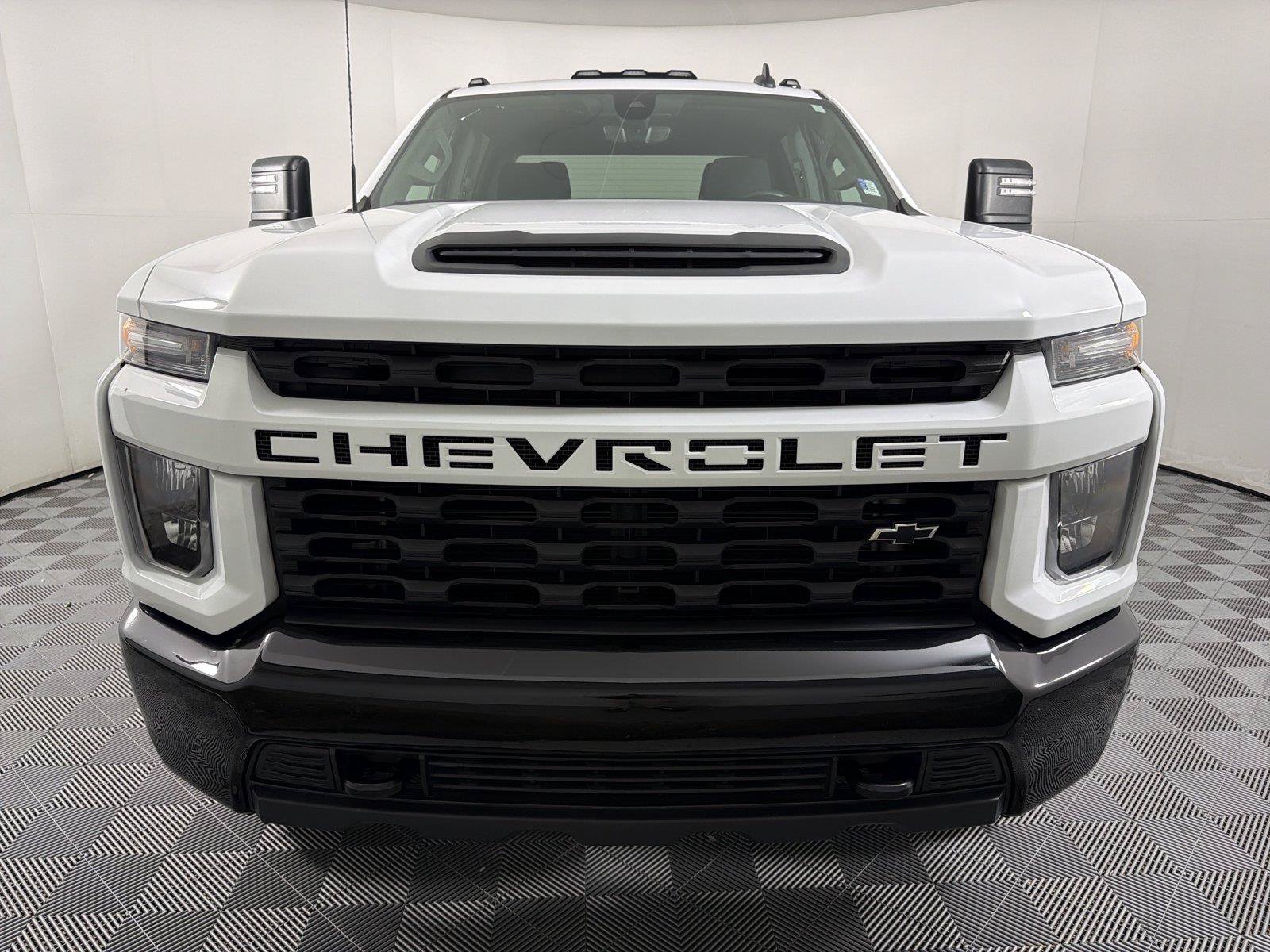 Used 2023 Chevrolet Silverado 2500 Custom w/ Custom Value Package AWD/4WD image 2